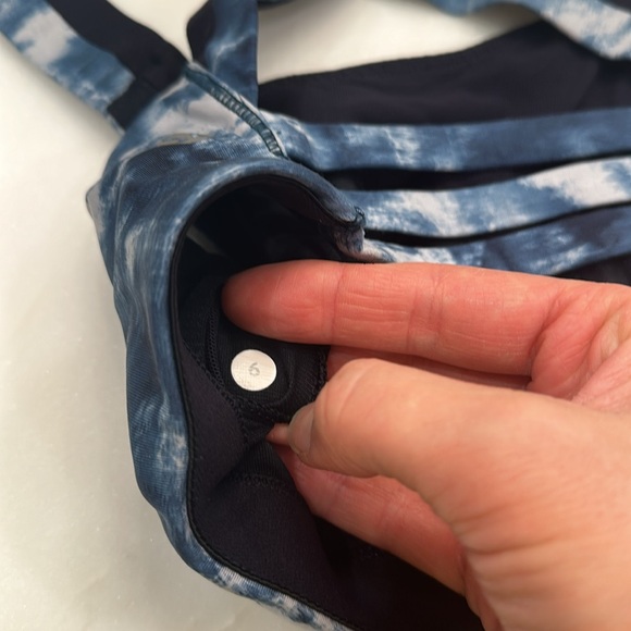 Lululemon Sports Bra Size 6 navy pattern - Picture 3 of 3